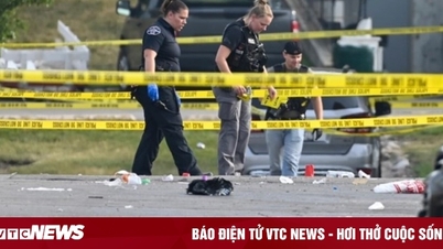 Shooting near shopping center in Chicago suburb