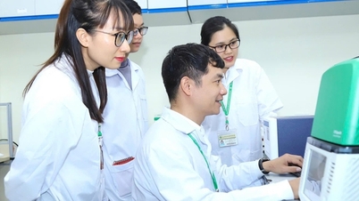 Perusahaan menghabiskan miliaran dolar untuk beasiswa bagi mahasiswa pertanian dan perekrutan setelah lulus
