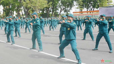 "Square Star" enthusiastically practices martial arts