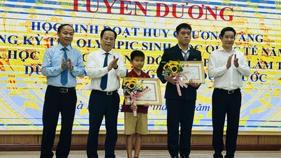 Hà Nội khen thưởng 'nóng' 2 học sinh có thành tích đặc biệt