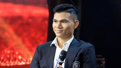 Xuan Manh's mother reveals story of selling buffalo for her son to buy soccer shoes