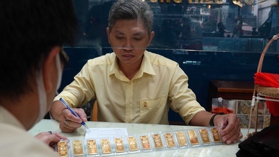 Giá vàng lập kỷ lục mới, gần 82 triệu đồng/lượng