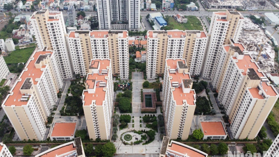 [写真] 放棄され荒廃したトゥティエムの優良地にある一連の移住住宅のクローズアップ