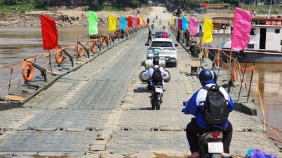 Change traffic time through Phong Chau pontoon bridge