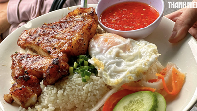 ញ៉ាំបាយឆាជាមួយទឹកត្រីមួយចាន និងប្រេងឆា... 'ឆ្ងាញ់ណាស់'