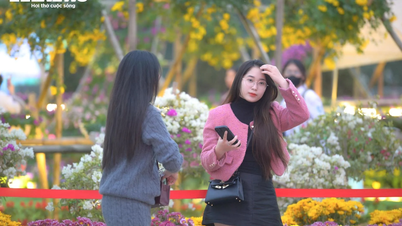 People flock to the biggest flower festival in the North