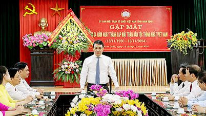 មន្ត្រី​ជួរមុខ​គឺ​ជា​មនុស្ស​លះបង់ ជិតស្និទ្ធ​ជាមួយ​ប្រជាជន និង​យល់​ពី​ប្រជាជន។