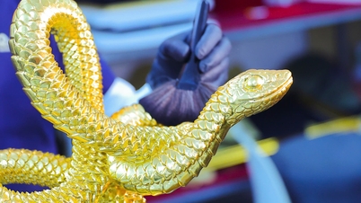 24K gold-plated statues of 12 zodiac animals sell well during Tet At Ty