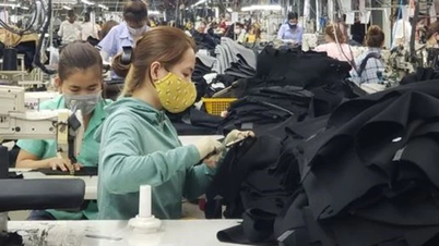 Why is it difficult for businesses to recruit unskilled workers?