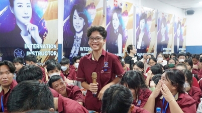 グエン・タット・タン中学校の生徒が健康保険の意味を理解できるように共有する