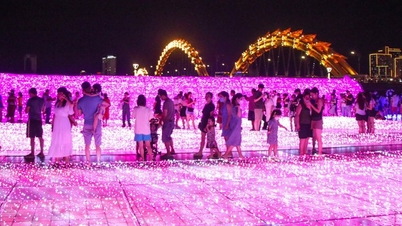 ស្ងើចសរសើរអំពូល LED ភ្លឺចាំងចំនួន 500,000 នៅលើស្ពាននាគ