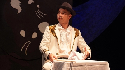 Khán giả cười nghiêng ngả với Xuân Bắc trong hài kịch "Quan thanh tra"