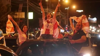 Hàng vạn CĐV Georgia "đi bão", hò hét xuyên đêm mừng kỳ tích lịch sử ở Euro