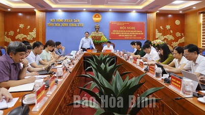 គណៈកម្មាធិការ​ច្បាប់​របស់​ក្រុមប្រឹក្សា​ប្រជាជន​ខេត្ត​ពិនិត្យ​របាយការណ៍ និង​សេចក្តីព្រាង​ដំណោះស្រាយ។