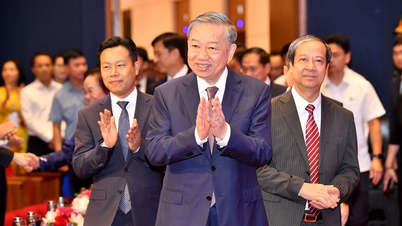 [រូបថត] អគ្គលេខាធិកា To Lam ជួបជាមួយតំណាងគ្រូបង្រៀន និងអ្នកគ្រប់គ្រងអប់រំ ក្នុងទិវាគ្រូបង្រៀនវៀតណាម ថ្ងៃទី 20 ខែវិច្ឆិកា