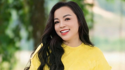 La meritoria artista To Nga canta con emoción sobre su ciudad natal, Ha Tinh.