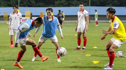 Vietnam team practices behind closed doors, keeping 100% of its force ready to play Iraq