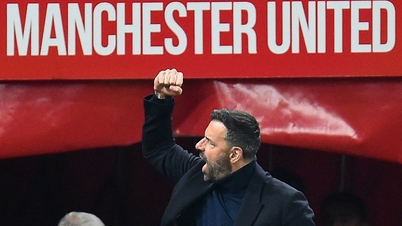 Van Nistelrooy steers MU to a patchwork 'delivery' against Chelsea