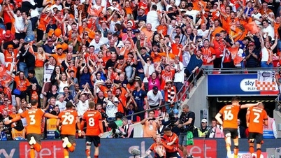 How much does it cost for spectators to come to the stadium to watch the Premier League?