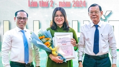 Tuoi Tre Newspaper won first prize in the HCM City Education Journalism Award.