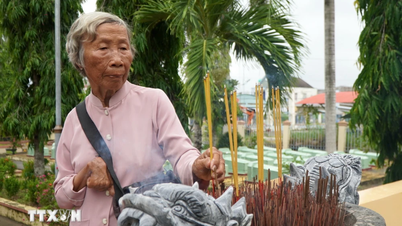 หญิงพิการขายลอตเตอรี่เก็บเงินซ่อมแซมสุสานทหารผ่านศึก