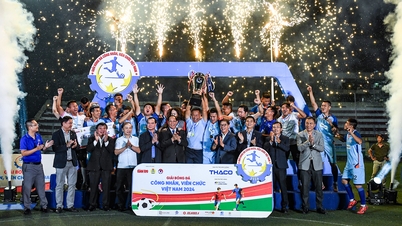 ប្រធានក្រុមប្រឹក្សាភិបាល THACO ចូលរួមពិធីបិទការប្រកួតកីឡាបាល់ទាត់កម្មករ និងមន្ត្រីរាជការវៀតណាម ឆ្នាំ២០២៤