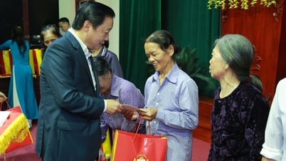 Phó Thủ tướng Trần Hồng Hà thăm, tặng quà Tết cho hộ nghèo tại Bắc Ninh