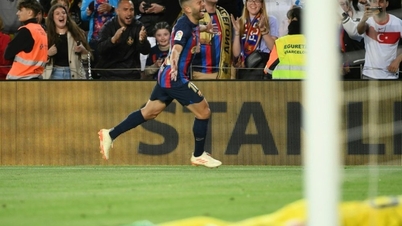 Jordi Alba chia tay Barca