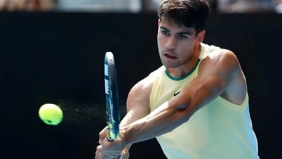 Alcaraz, Medvedev and Zverev advance to Australian Open fourth round