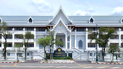 បុរស​ថៃ​ប្រឈម​នឹង​ការ​ជាប់​ពន្ធនាគារ​៥០​ឆ្នាំ​ពី​បទ​ប្រមាថ​ព្រះមហាក្សត្រ
