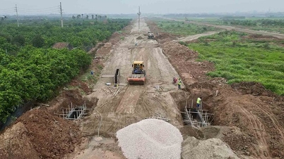 How is the construction of Ring Road 4 through Dan Phuong district?