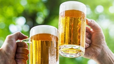 Dân vẫn uống bia nhiều, hai 'đại gia' ngành bia báo lãi tăng