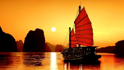 ថ្ងៃលិចដ៏ស្រស់ស្អាតនៅលើឈូងសមុទ្រ Ha Long អ្នកទេសចរចូលចិត្តថតរូប