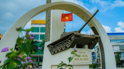 Hình ảnh Buôn Ma Thuột rực rỡ sắc cờ Tổ quốc, sẵn sàng chào đón kỷ niệm 120 năm Đắk Lắk