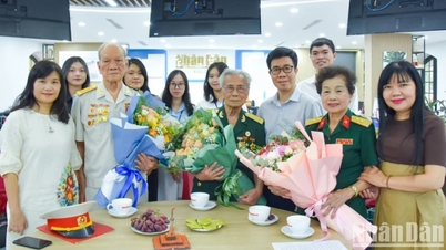 កាសែត Nhan Dan រៀបចំការផ្លាស់ប្តូរជាមួយសាក្សីប្រវត្តិសាស្ត្រនៃទិវារំដោះរាជធានី