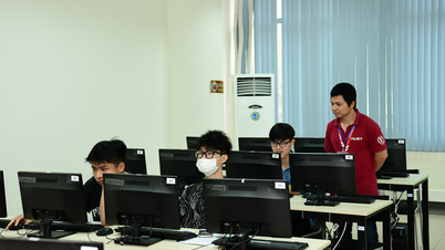 Thí sinh bước vào đợt thi Đánh giá tư duy đầu tiên của Đại học Bách khoa Hà Nội