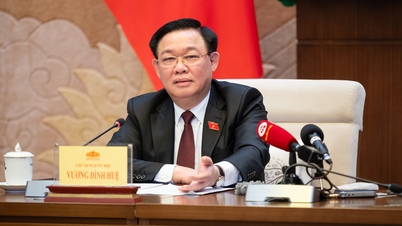 'Lãnh đạo nhiều nước ngạc nhiên khi biết Việt Nam tiết kiệm được tiền để tăng lương'