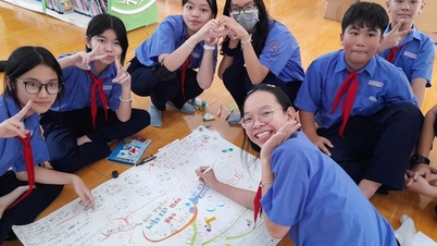 On November 20, the principal asked not to accept flowers or cakes but to accept health insurance cards for students.