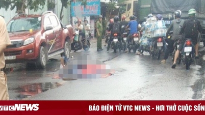 ชนประตูรถแล้วล้มลงบนถนน หนุ่มถูกรถบรรทุกชน