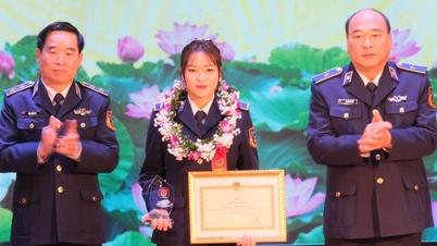 La Guardia Costera de Vietnam honra a los jóvenes rostros destacados y prometedores de 2023