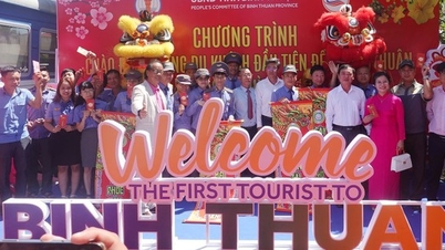 Lì xì 200 khách đầu tiên đi tàu từ TP.HCM đến Bình Thuận