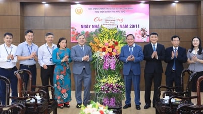 ハノイ市の指導者らが地域政治アカデミーIを祝福