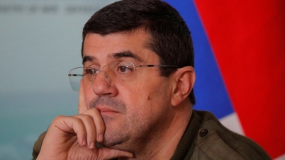 Azerbaijan hunts for separatist officials
