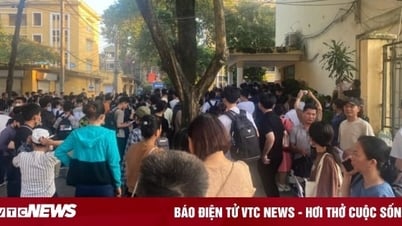 Chaos waiting to register for dormitory accommodation, what does Hanoi University of Science and Technology say?