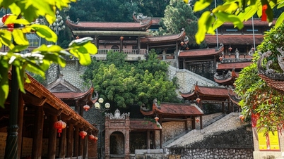 La encantadora antigüedad del templo ubicado en las montañas y bosques de las afueras de Hanoi.