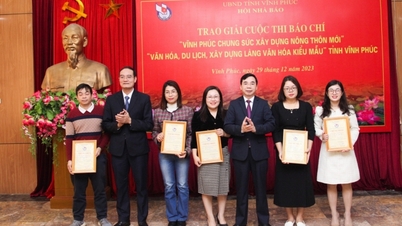 Vinh Phuc ប្រគល់រង្វាន់សម្រាប់ការប្រលងសរសេរលើការសាងសង់ជនបទថ្មី និងភូមិវប្បធម៌គំរូ