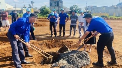 Khởi công công trình thanh niên cấp Trung ương "Sân thể thao cộng đồng" tại xã Ea Hồ