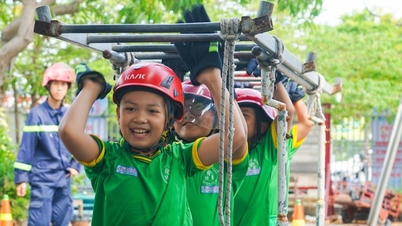 Học sinh tiểu học 'nhập vai' trải nghiệm nâng cao kỹ năng thoát nạn