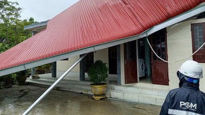 Tornado in Quang Tri causes damage, students stay home from school