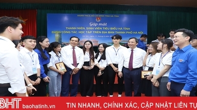 Cuộc gặp gỡ thấm đượm ân tình quê hương